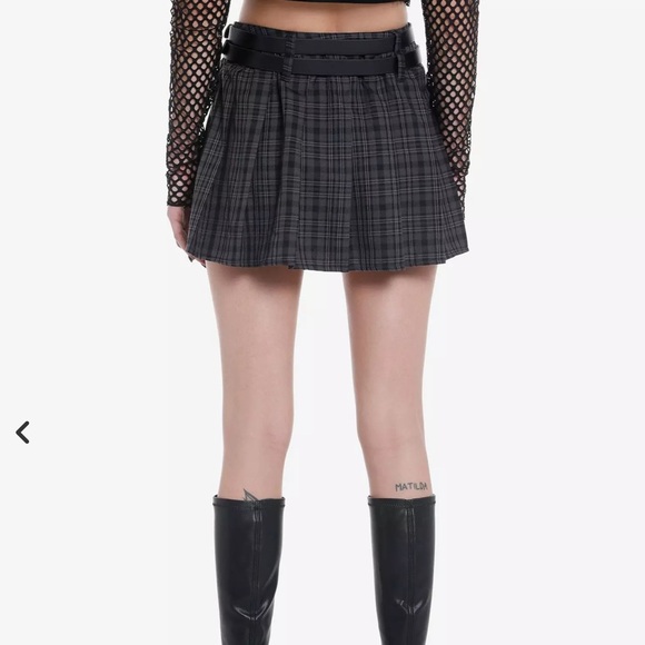 Gray plaid mini skirt - Picture 2 of 4